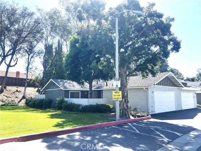 25511 Polaris Lane, Lake Forest CA: https://media.crmls.org/medias/e4aa14d1-f7a7-4639-8a3d-dd7e2b6ae541.jpg