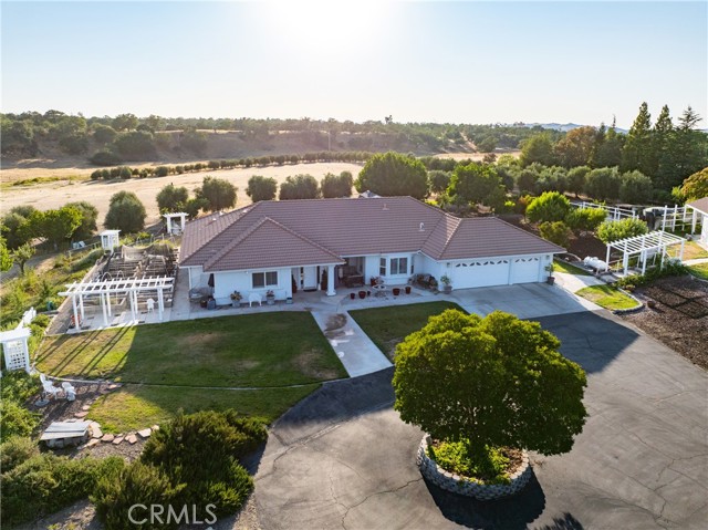 5570 Rancho La Loma Linda Drive, Paso Robles CA: https://media.crmls.org/medias/e4aa178b-0045-4f3e-adf6-eea3fddd93b4.jpg