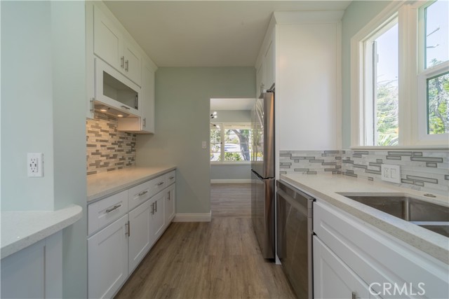 Detail Gallery Image 8 of 29 For 4646 Ocean View Bld, La Canada Flintridge,  CA 91011 - 3 Beds | 2 Baths