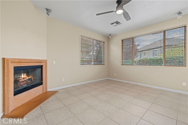 Detail Gallery Image 10 of 32 For 28363 Mirabelle Ln, Saugus,  CA 91350 - 3 Beds | 2/1 Baths