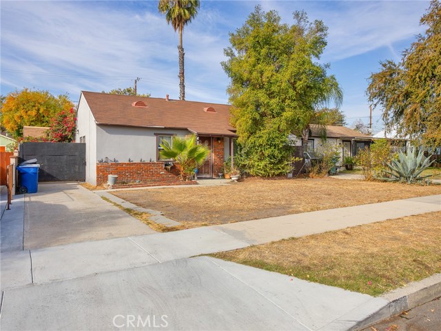 2215 N Brighton Street, Burbank CA: https://media.crmls.org/medias/e4ab7a52-adba-4bd4-a502-51f4bcd3deb0.jpg