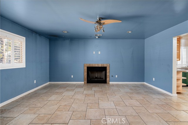 23040 Saticoy Street, Canoga Park CA: https://media.crmls.org/medias/e4abfd93-4363-4b1e-ba14-4b07026b4cbd.jpg