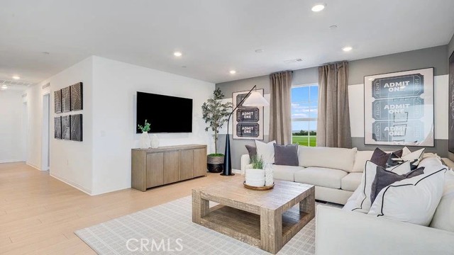 Detail Gallery Image 4 of 22 For 14224 Rollins St, Hesperia,  CA 92345 - 5 Beds | 3 Baths