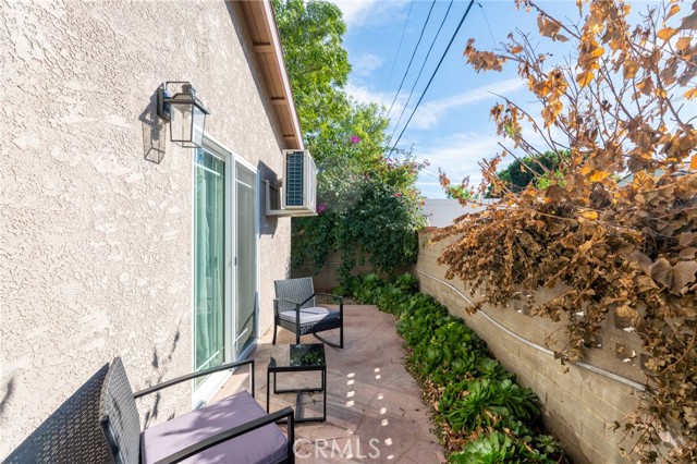 Detail Gallery Image 14 of 21 For 7647 Amestoy Ave, Van Nuys,  CA 91406 - 2 Beds | 2 Baths