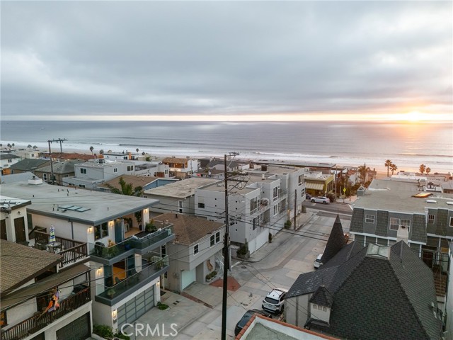 Detail Gallery Image 8 of 29 For 320 35th Street, Manhattan Beach,  CA 90266 - 4 Beds | 4/1 Baths