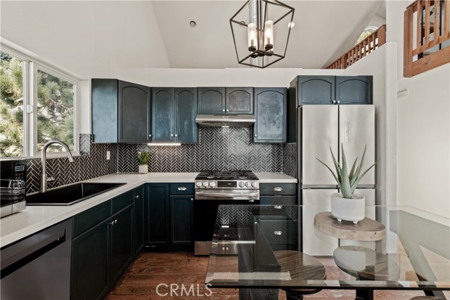 Detail Gallery Image 9 of 49 For 30191 Enchanted Way, Running Springs,  CA 92382 - 3 Beds | 3 Baths