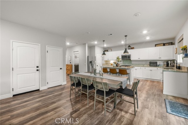 Detail Gallery Image 12 of 58 For 4975 Oak Moss, Fontana,  CA 92336 - 4 Beds | 3 Baths