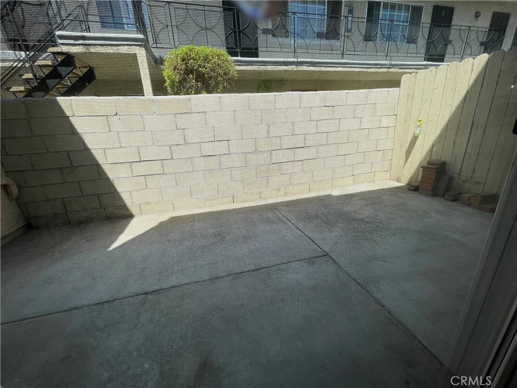 https://media.crmls.org/medias/e4ae10ef-0dd8-453b-82ba-6e7757046976.jpg?preset=X-Large