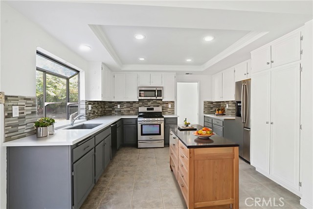 Detail Gallery Image 3 of 6 For 11888 White Mountain Ct, Rancho Cucamonga,  CA 91737 - 4 Beds | 3 Baths