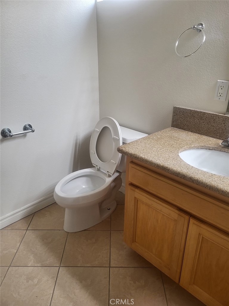 https://media.crmls.org/medias/e4b0661d-ff1e-4dc9-81a9-01aab9d194f1.jpg?preset=X-Large