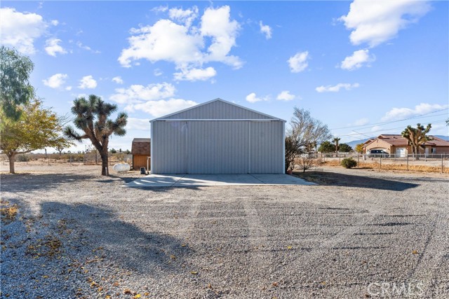 Detail Gallery Image 4 of 50 For 10325 Olivine Rd, Victorville,  CA 92392 - 4 Beds | 2 Baths