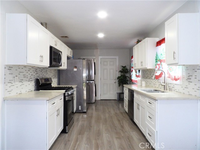 Detail Gallery Image 3 of 17 For 1537 W 60th, Los Angeles,  CA 90047 - 2 Beds | 1 Baths