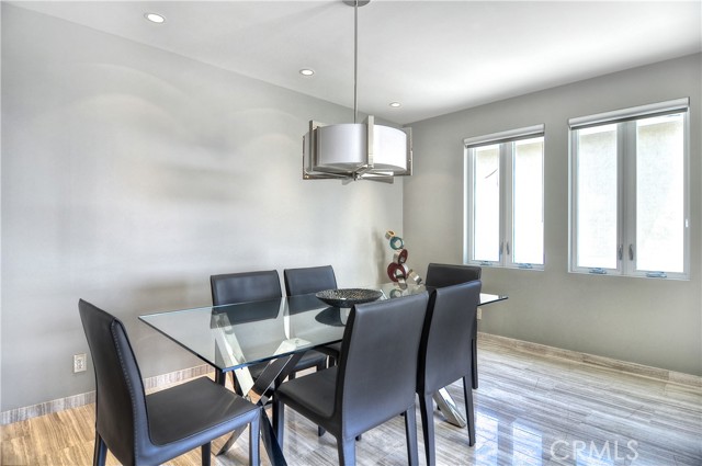 214 1/2 Marguerite Avenue, Corona del Mar CA: https://media.crmls.org/medias/e4b27d7e-ba90-4b21-ad64-4d900660d27a.jpg