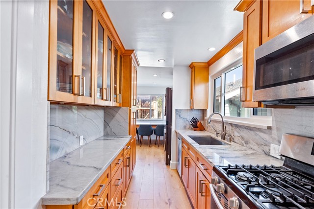 400 17th Street, Manhattan Beach, California 90266, 4 Bedrooms Bedrooms, ,2 BathroomsBathrooms,Residential,For Sale,17th,PW24197344