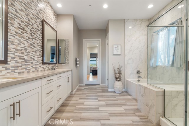 Detail Gallery Image 29 of 66 For 18619 Cedar Crest Dr, Canyon Country,  CA 91387 - 3 Beds | 2/1 Baths