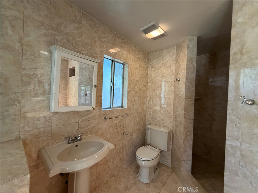 https://media.crmls.org/medias/e4b35e87-07bd-4771-9dae-d5e11fe86378.jpg?preset=X-Large