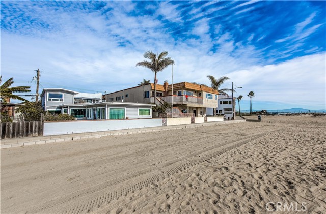 1527 Seal Way 4 Seal Beach, California Welcome to Seaview! GORGEOUS Ocean and Sunset Views all year, large living room with walls of windows looking at the ocean/sunset views, kitchen with stainless steel refrigerator ,stove, hood, bedroom features a walk-in closet ,newer hardwood laminate flooring, charming bathroom. This unit has been completely remodeled. Private courtyard and alley entry, upgraded throughout! Walk to old town seal beach, restaurants, pier, entertainment, plus, plus, plus. This location has it all for Beach lovers. Easy freeway access.