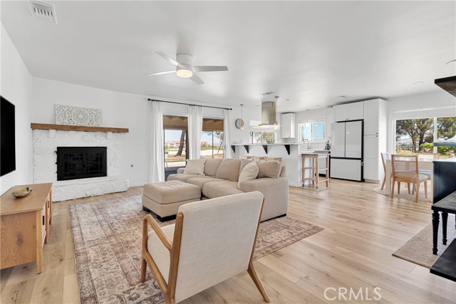 12990 Cedarbrook Lane, Victorville CA: https://media.crmls.org/medias/e4b479cc-91d4-48b4-a948-f938463710ea.jpg