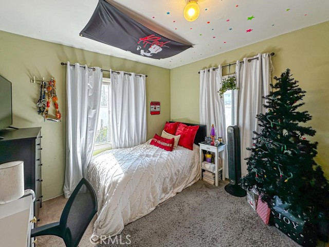 3915 E 11th Street, Long Beach CA: https://media.crmls.org/medias/e4b4b1eb-12bc-4ace-8aa6-416875251052.jpg
