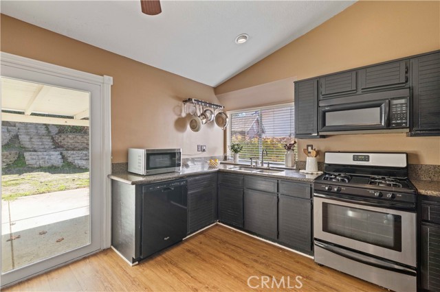 Detail Gallery Image 18 of 43 For 22552 Barcotta, Saugus,  CA 91350 - 3 Beds | 2 Baths