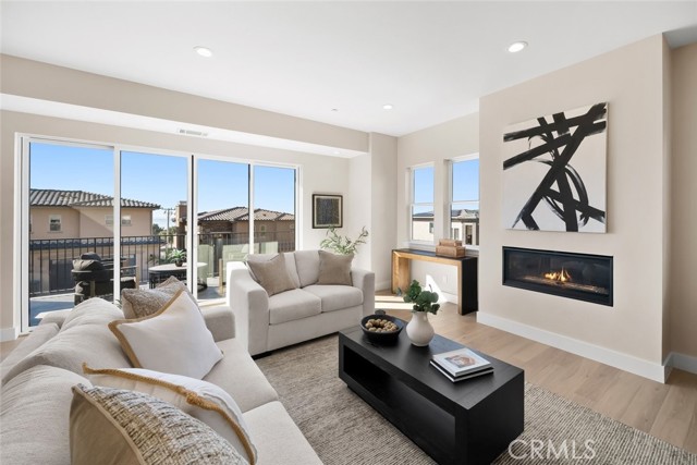 Image 4 of 55 For 2732 Barcelona Street