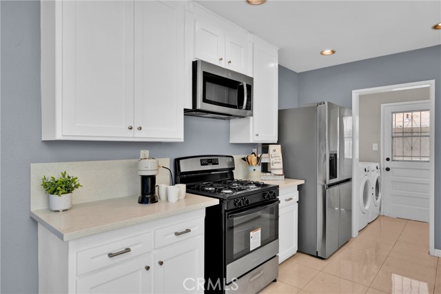 Detail Gallery Image 11 of 28 For 6107 Del Amo Bld, Lakewood,  CA 90713 - 4 Beds | 3 Baths