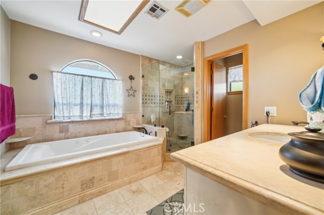 13319 Waco Ln, Apple Valley CA: https://media.crmls.org/medias/e4b6a71f-900f-4903-8613-b4ac8a4b7400.jpg