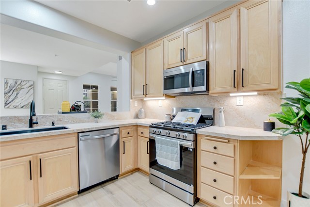 Detail Gallery Image 22 of 47 For 28210 Canterbury Ct, Valencia,  CA 91354 - 2 Beds | 2/1 Baths