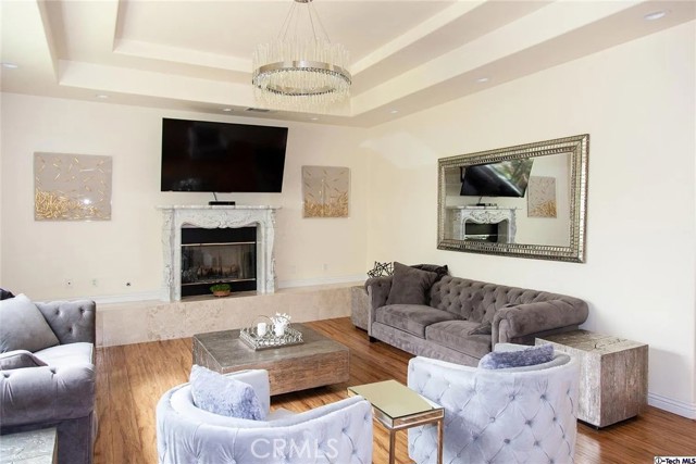 Detail Gallery Image 14 of 35 For 10062 Valley Circle Bld, Chatsworth,  CA 91311 - 7 Beds | 5 Baths