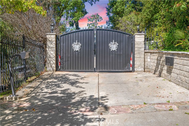 Detail Gallery Image 53 of 64 For 16221 Elisa Pl, Encino,  CA 91436 - 5 Beds | 5/1 Baths