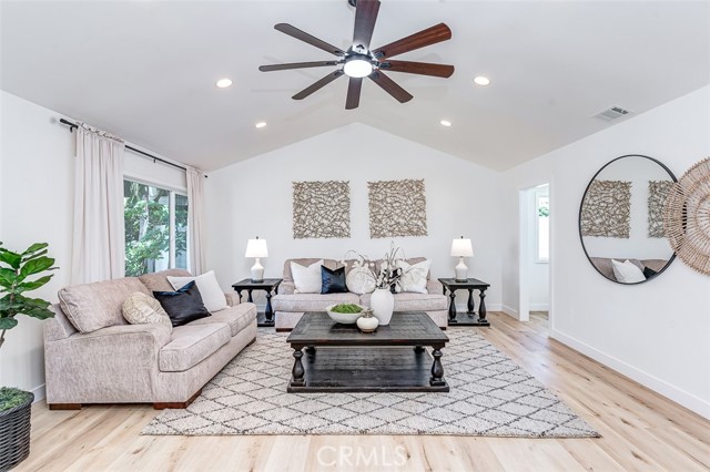 Detail Gallery Image 6 of 65 For 1350 S Ashington Ln, Anaheim,  CA 92804 - 4 Beds | 3 Baths
