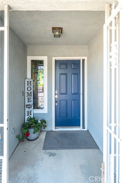 Detail Gallery Image 5 of 39 For 16800 Hidden Creek Dr, Victorville,  CA 92395 - 3 Beds | 2 Baths