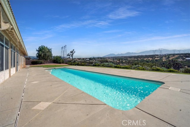 6940 Oak Vista Lane, Oak Hills CA: https://media.crmls.org/medias/e4b93d92-ba21-493f-bb0f-d1323a0a9e6a.jpg