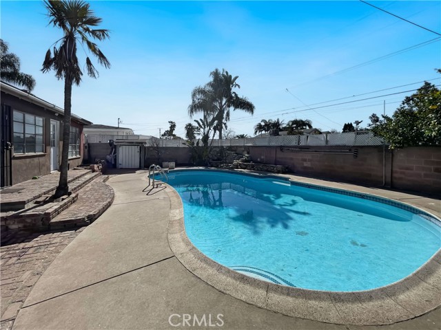 Pool/Backyard