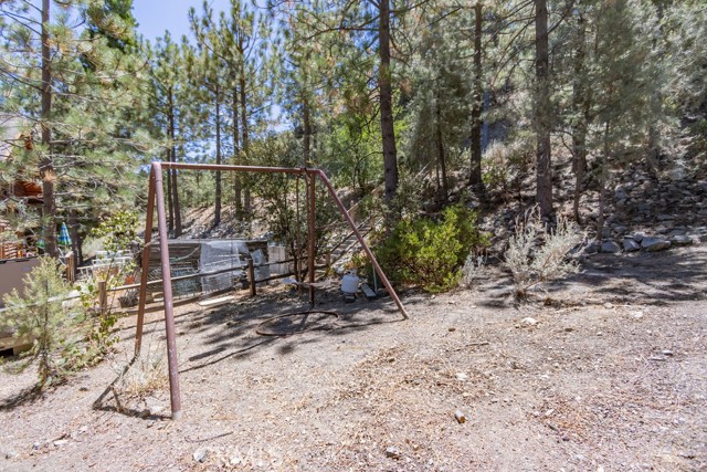 15529 San Moritz Drive, Pine Mountain Club CA: https://media.crmls.org/medias/e4b9a3d0-b32f-4caf-a90d-8275a3510b61.jpg