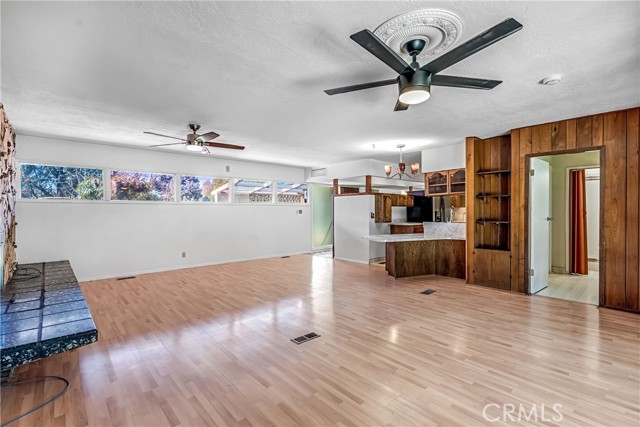 Detail Gallery Image 8 of 39 For 5694 N Winchester, Fresno,  CA 93704 - 3 Beds | 3 Baths