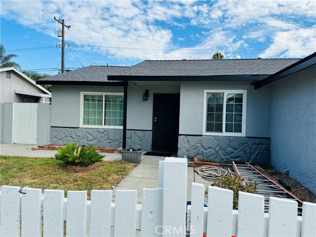 2309 W Anahurst Place, Santa Ana CA: https://media.crmls.org/medias/e4ba8df1-d132-40e7-8f3e-66ad4af49cb0.jpg