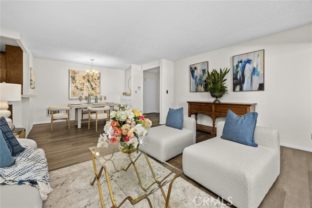 Detail Gallery Image 3 of 44 For 360 S Euclid Ave #219,  Pasadena,  CA 91101 - 2 Beds | 2 Baths