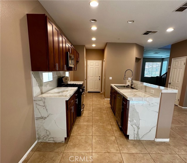 11500 Park Trails Street, Riverside CA: https://media.crmls.org/medias/e4bc3256-e5b3-4001-99f0-66e2d02a7438.jpg