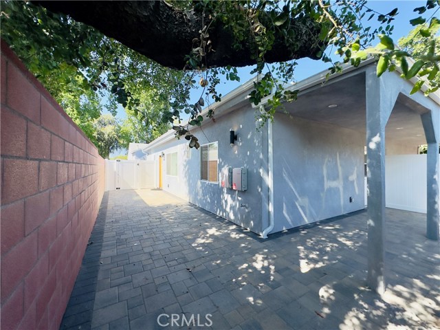 17522 Lemay Street, Lake Balboa CA: https://media.crmls.org/medias/e4be8fb5-e994-4972-b169-26911424ea03.jpg