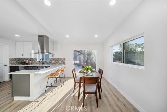 957 N Jasmine Avenue, Ontario CA: https://media.crmls.org/medias/e4bef063-6e4c-4e72-905d-8be7c959efa9.jpg