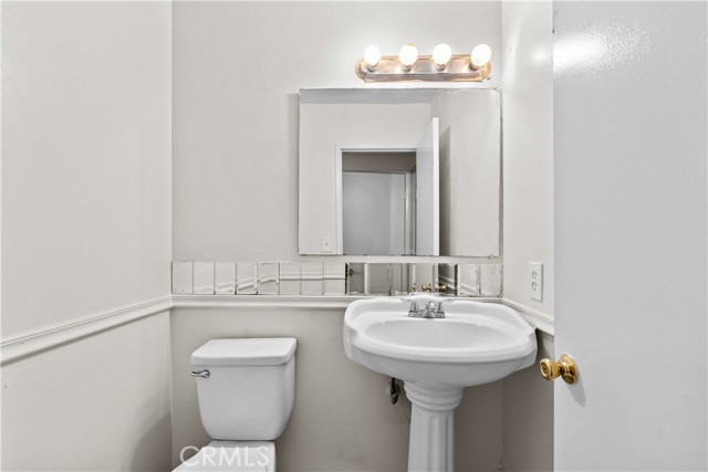 Detail Gallery Image 4 of 13 For 1716 W 146th St #2,  Gardena,  CA 90247 - 3 Beds | 2/1 Baths