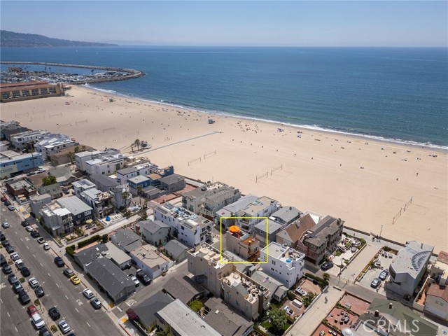 19 4th Court, Hermosa Beach, California 90254, 2 Bedrooms Bedrooms, ,2 BathroomsBathrooms,Residential,Sold,4th,SB24159456