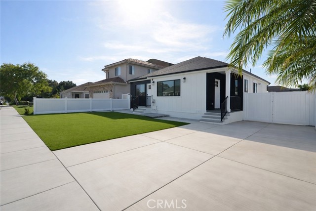 Detail Gallery Image 2 of 52 For 1307 Greenwood Ave, Torrance,  CA 90503 - 6 Beds | 5/1 Baths