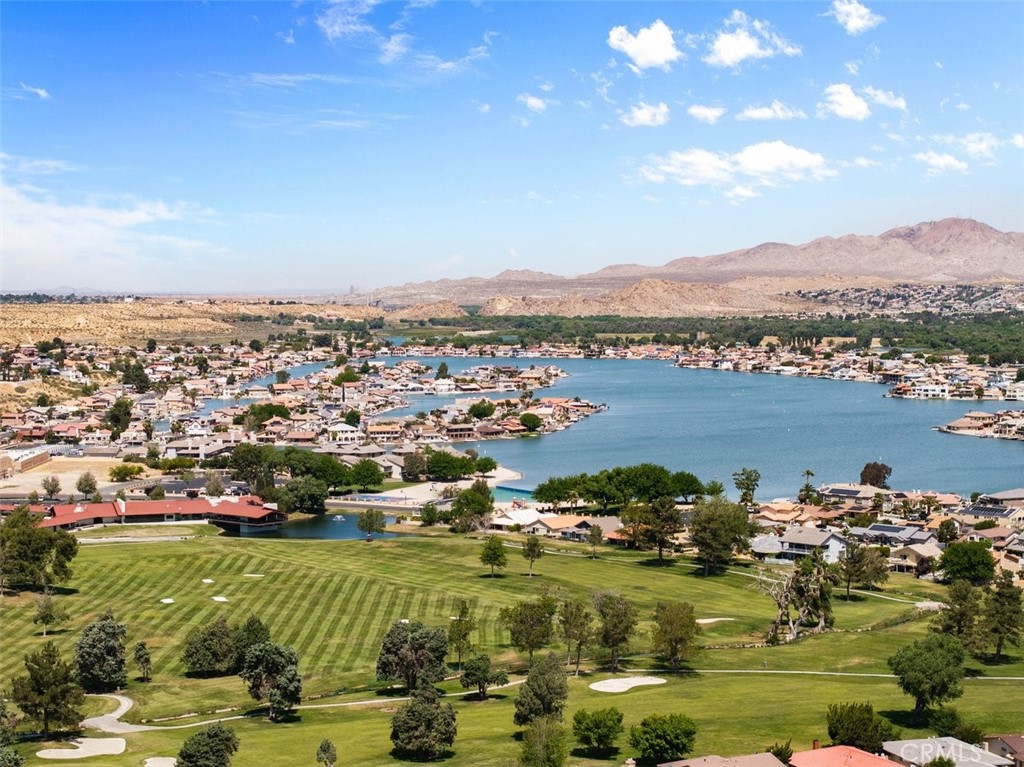https://media.crmls.org/medias/e4c1c9e4-b451-464a-871d-867468980d13.jpg?preset=X-Large