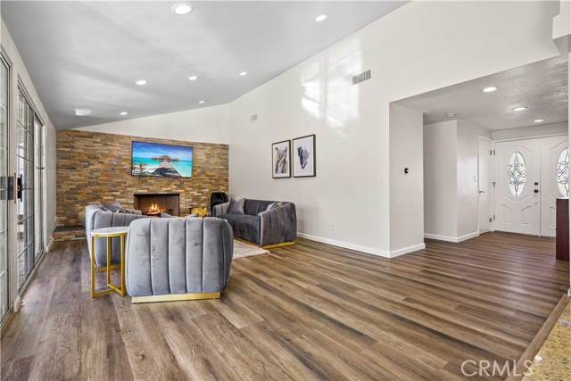 Detail Gallery Image 2 of 31 For 8303 Natalie Ln, West Hills,  CA 91304 - 4 Beds | 3 Baths