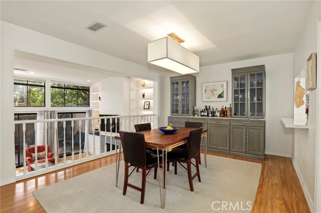 Detail Gallery Image 7 of 38 For 209 S Oakland Ave #D,  Pasadena,  CA 91101 - 3 Beds | 2/1 Baths