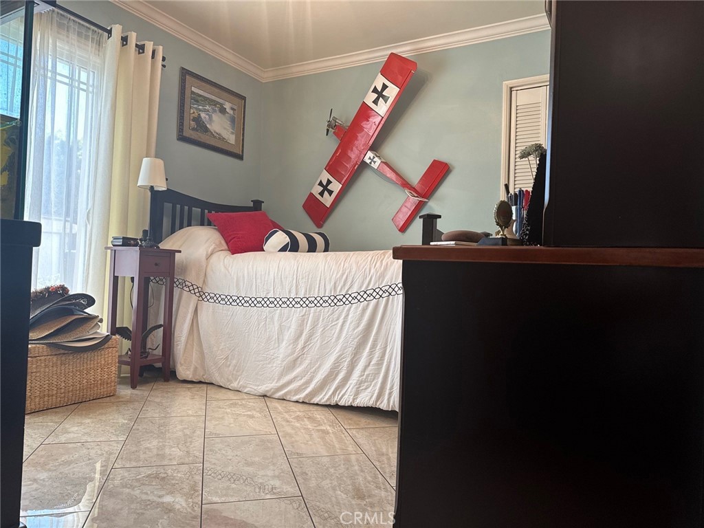 https://media.crmls.org/medias/e4c3acf0-ab6a-4347-9dce-5d4514bb876b.jpg?preset=X-Large