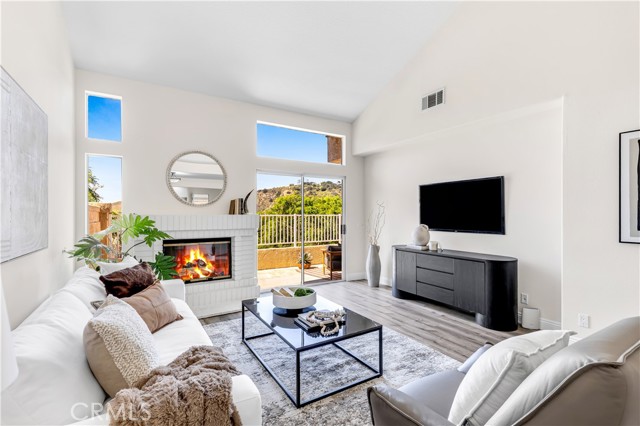 Detail Gallery Image 3 of 47 For 31 Cascada, Rancho Santa Margarita,  CA 92688 - 3 Beds | 3 Baths