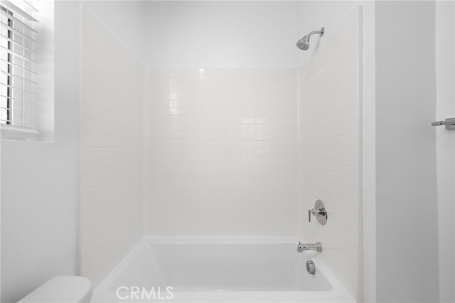 944 N Divino Privado, Ontario CA: https://media.crmls.org/medias/e4c4490f-6663-426c-9050-88cd26c4b287.jpg